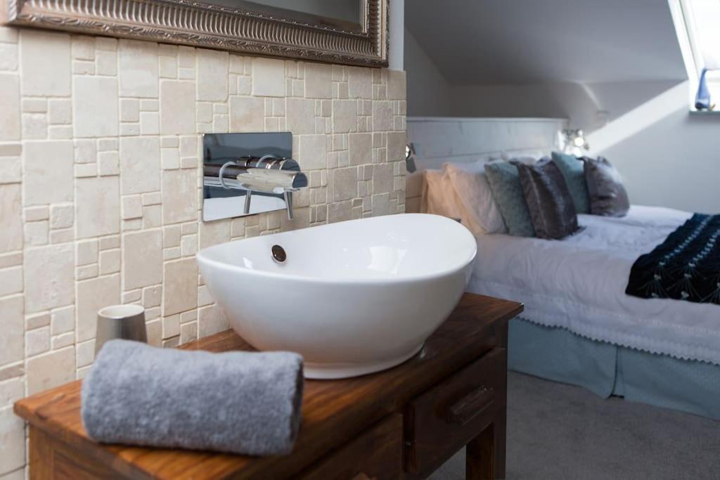 Little Bream - Pretty Cosy Cottage, Sea Views, Walk To The Beach Mawnan Smith Dış mekan fotoğraf